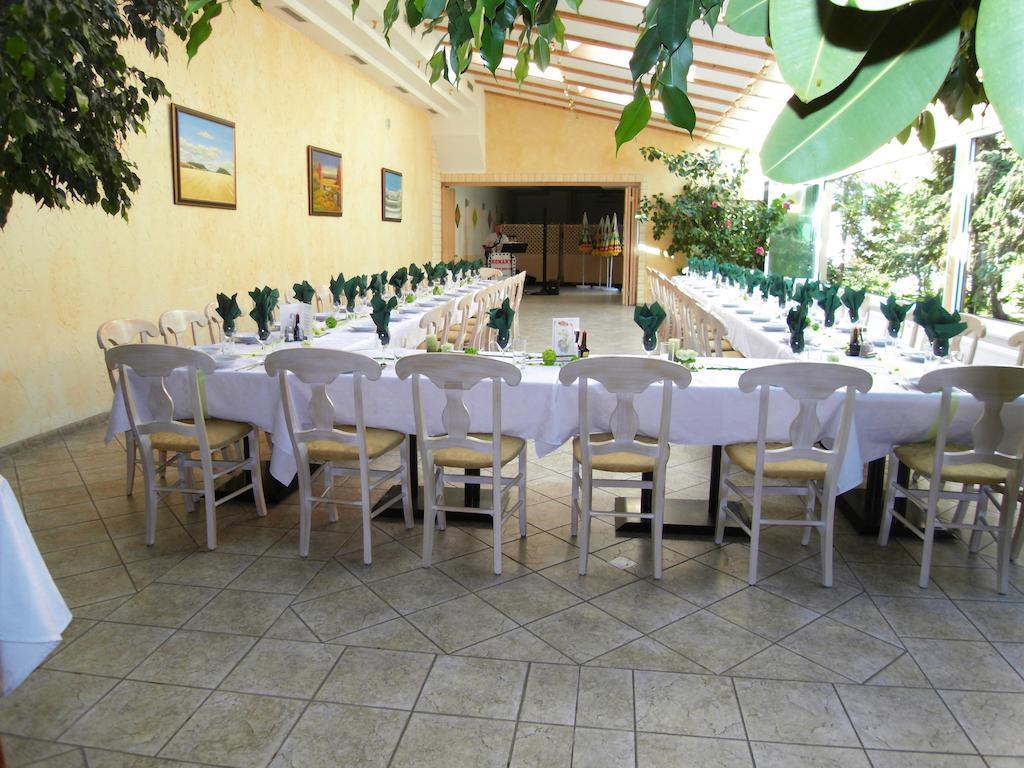 Weinhotel Kirchenwirt Gols Exterior foto