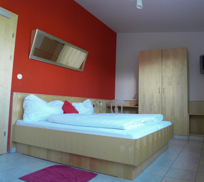 Weinhotel Kirchenwirt Gols Zimmer foto