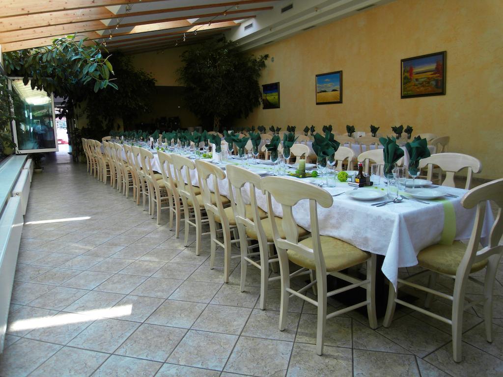 Weinhotel Kirchenwirt Gols Exterior foto