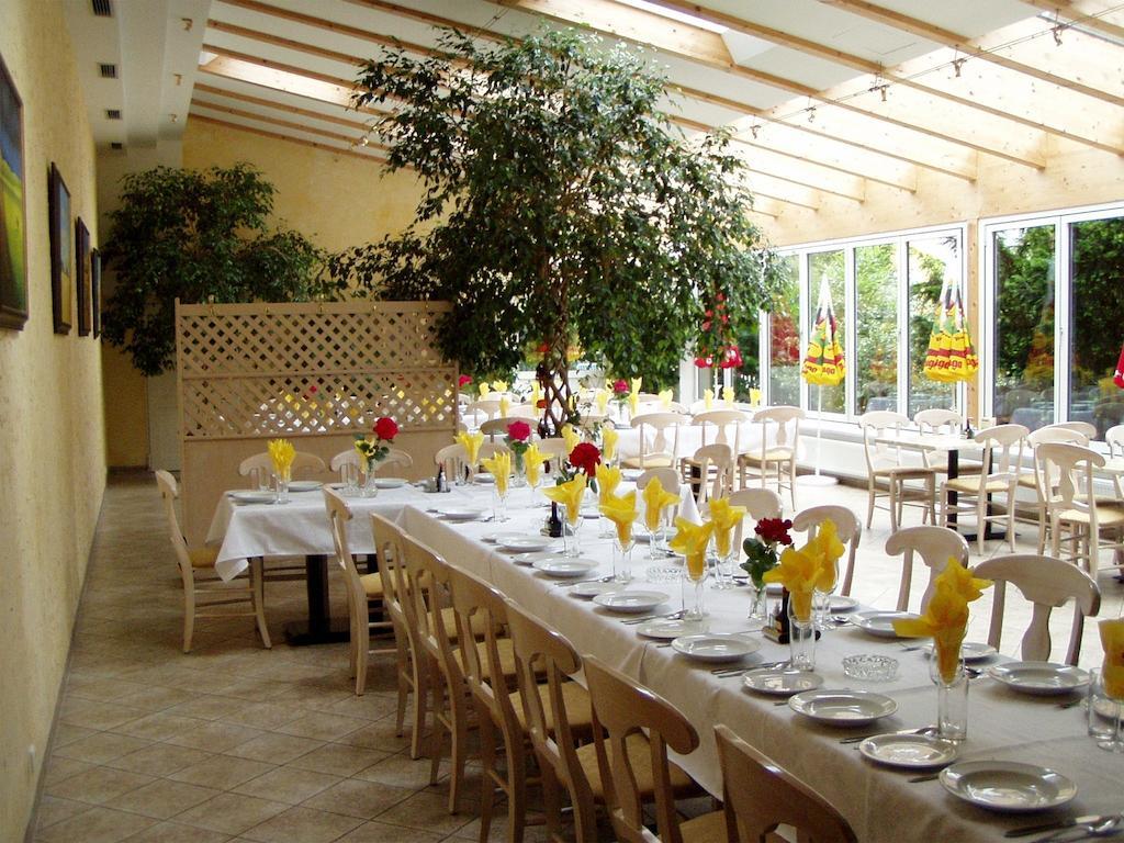 Weinhotel Kirchenwirt Gols Exterior foto