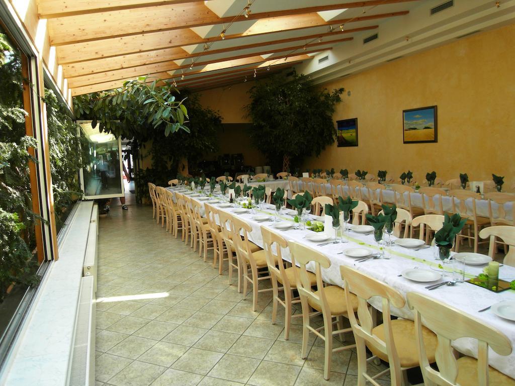 Weinhotel Kirchenwirt Gols Exterior foto