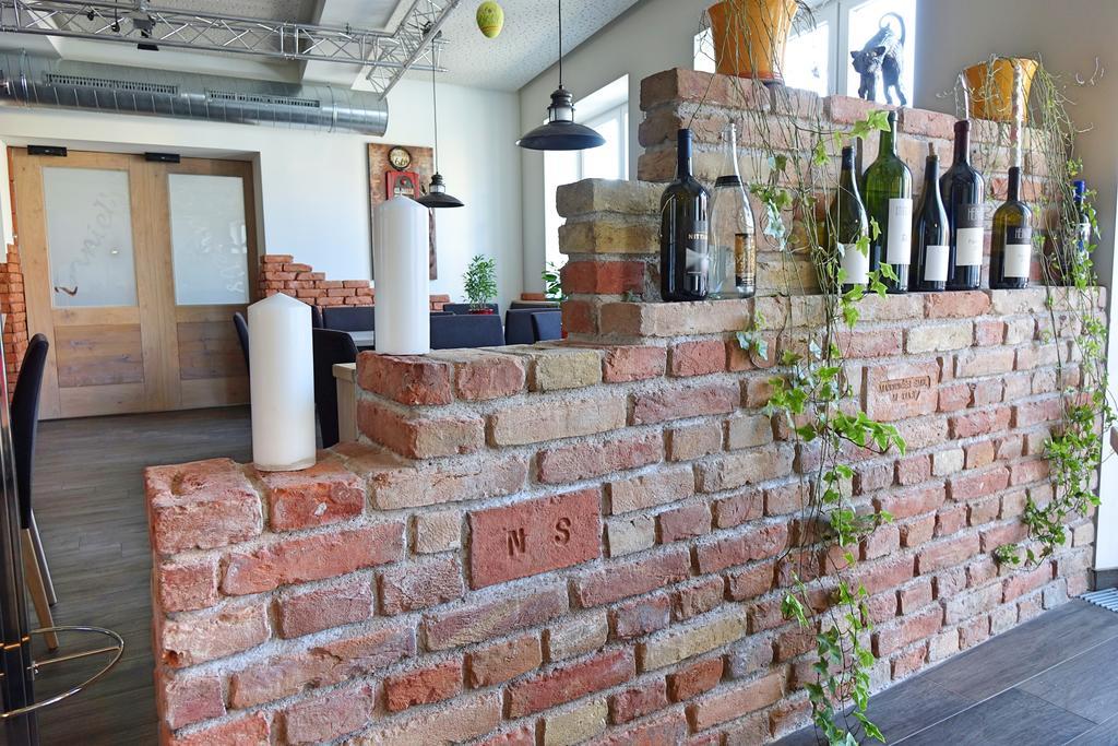 Weinhotel Kirchenwirt Gols Exterior foto